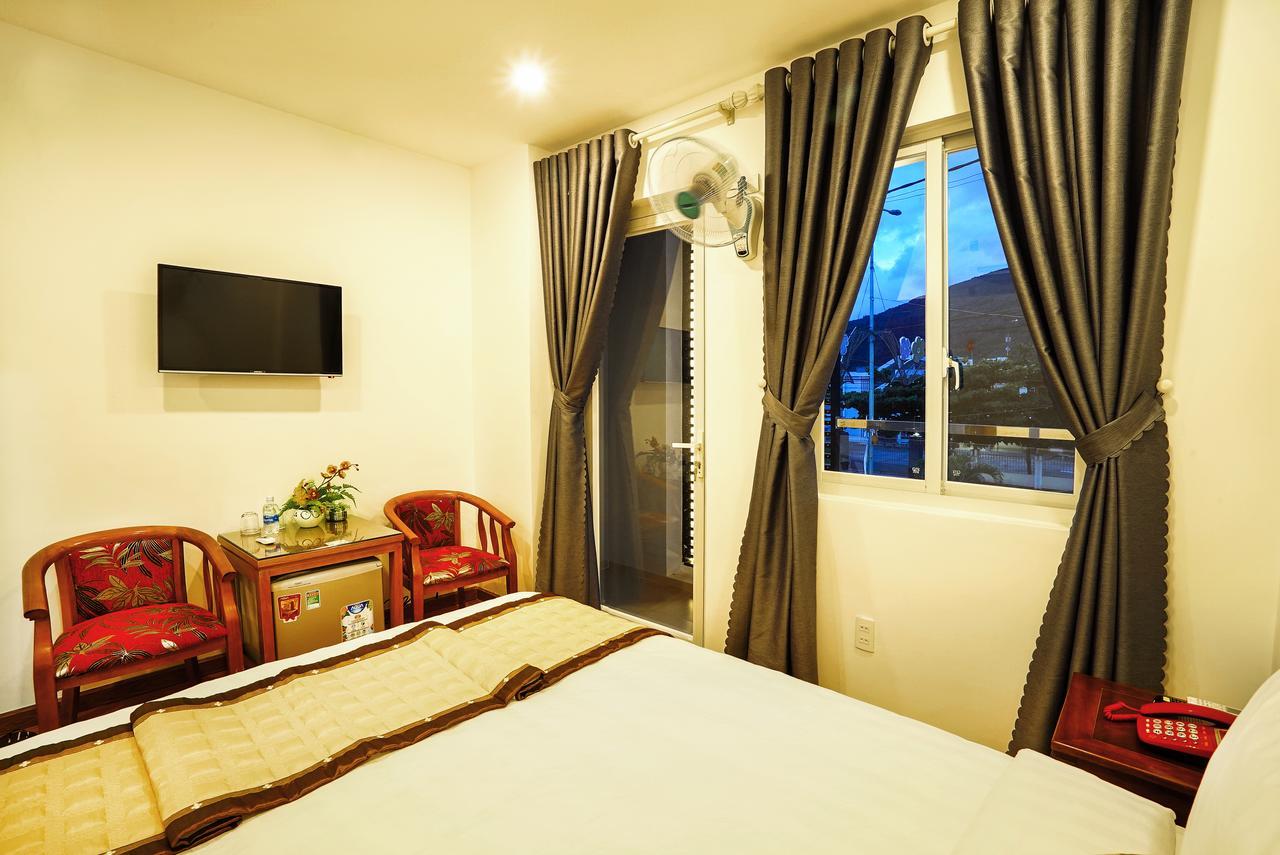 Thanh Thanh Hotel Куи Нхон Екстериор снимка