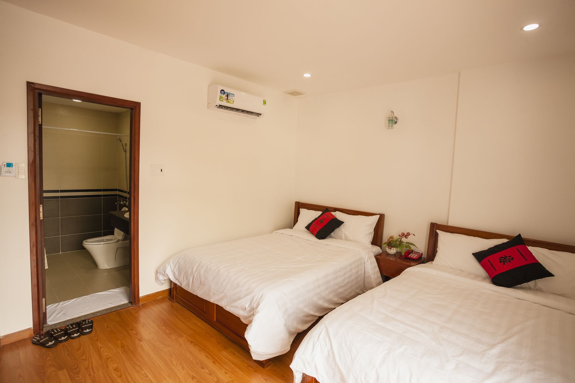 Thanh Thanh Hotel Куи Нхон Екстериор снимка